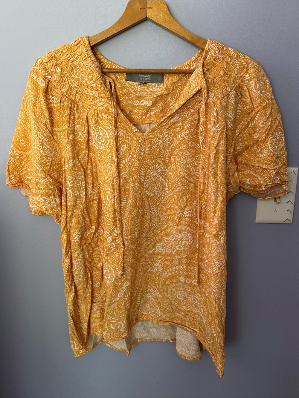 🦋Orange paisley blouse🦋